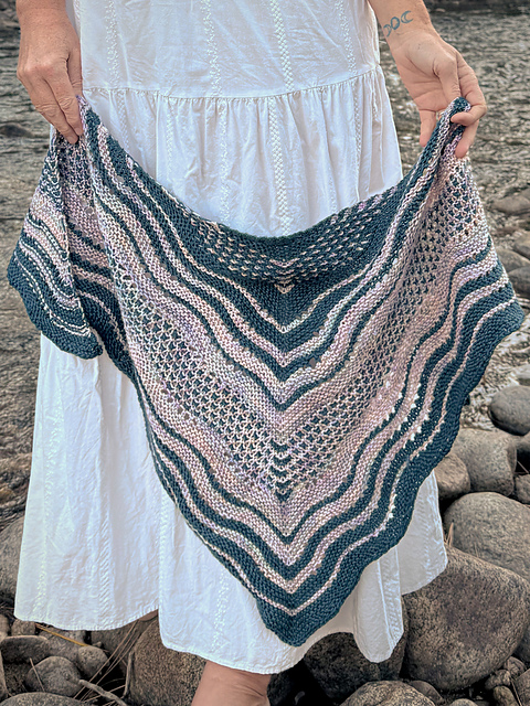 DK Beckley Shawl © Wool & Wyrd
